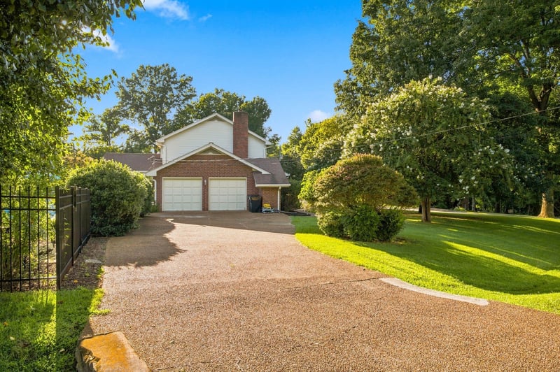 100 Applewood Valley Dr, Hendersonville, TN 37075