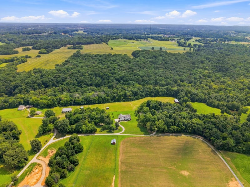 9043 Cross Plains Rd, White House, TN 37188