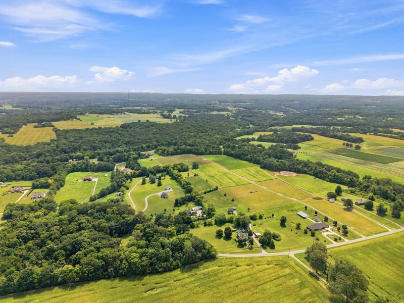 9043 Cross Plains Rd, White House, TN 37188
