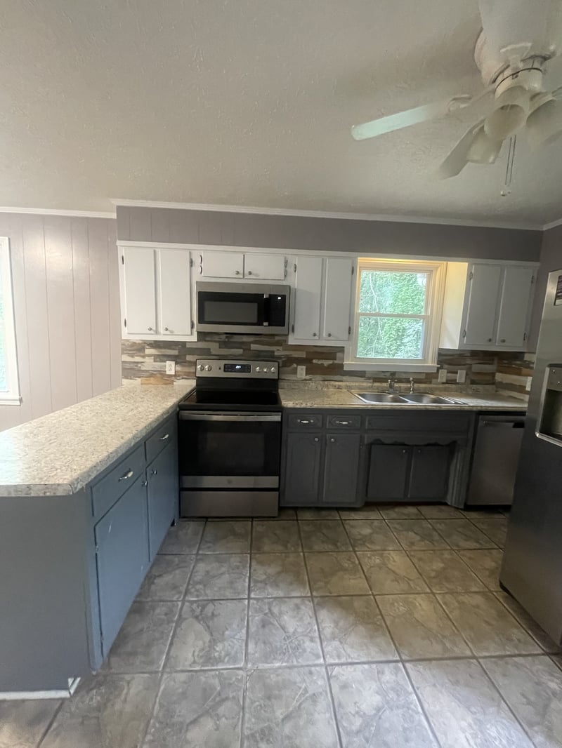 1143 Chestnut Dr, Burns, TN 37029