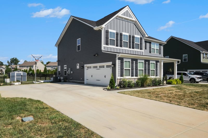 1913 Oak Dr, Murfreesboro, TN 37128