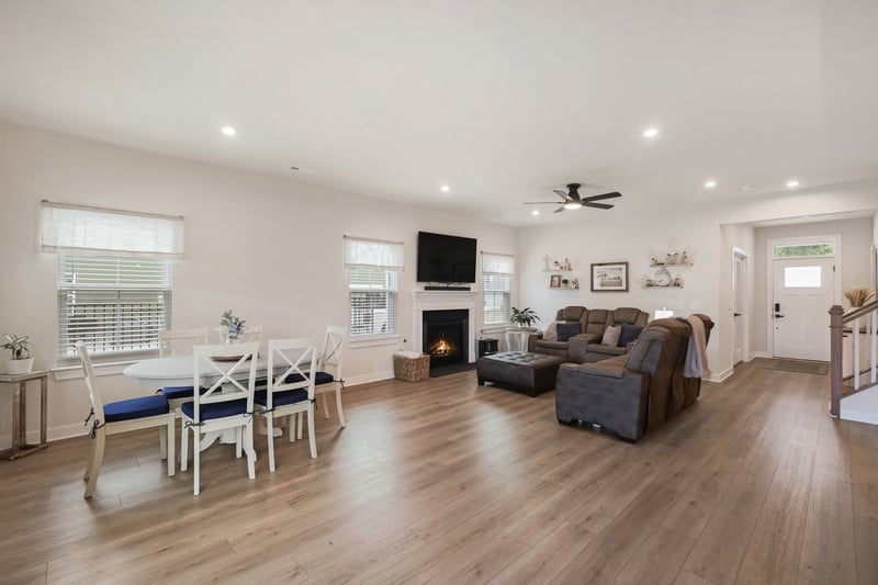 1913 Oak Dr, Murfreesboro, TN 37128