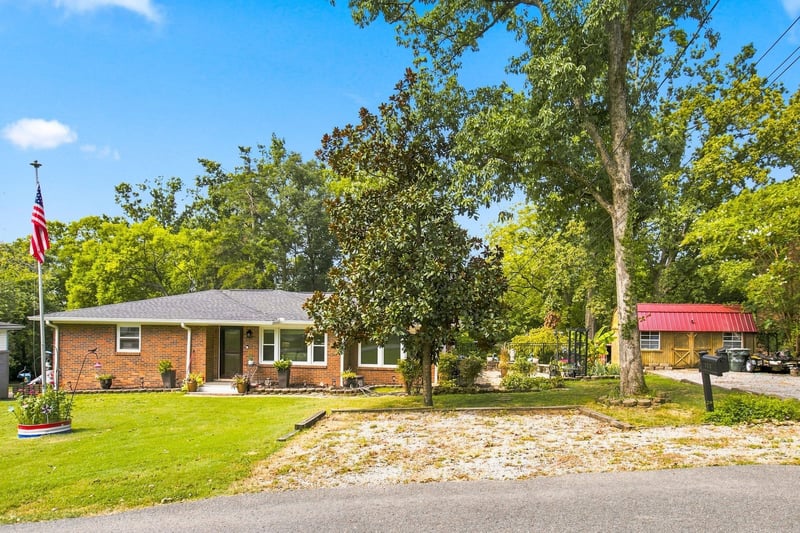 123 Forest Retreat Rd, Hendersonville, TN 37075