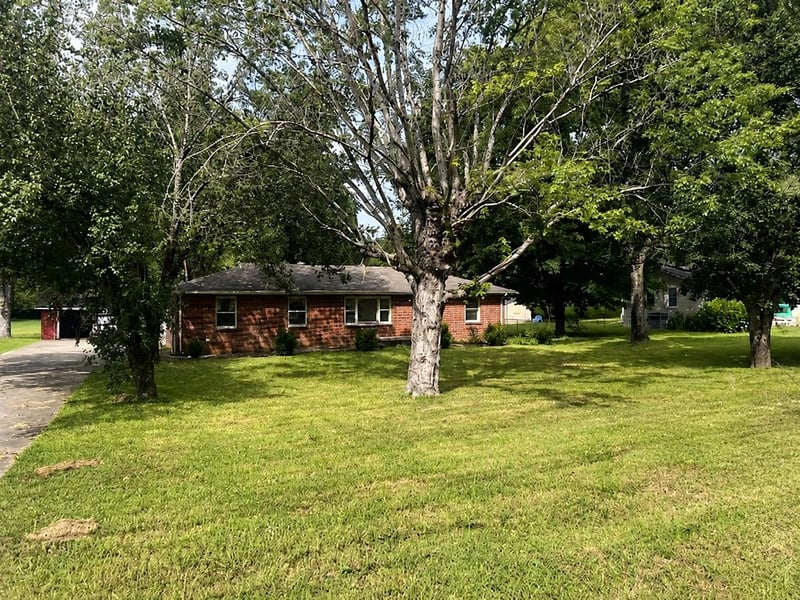 372 Main St S, Brush Creek, TN 38547