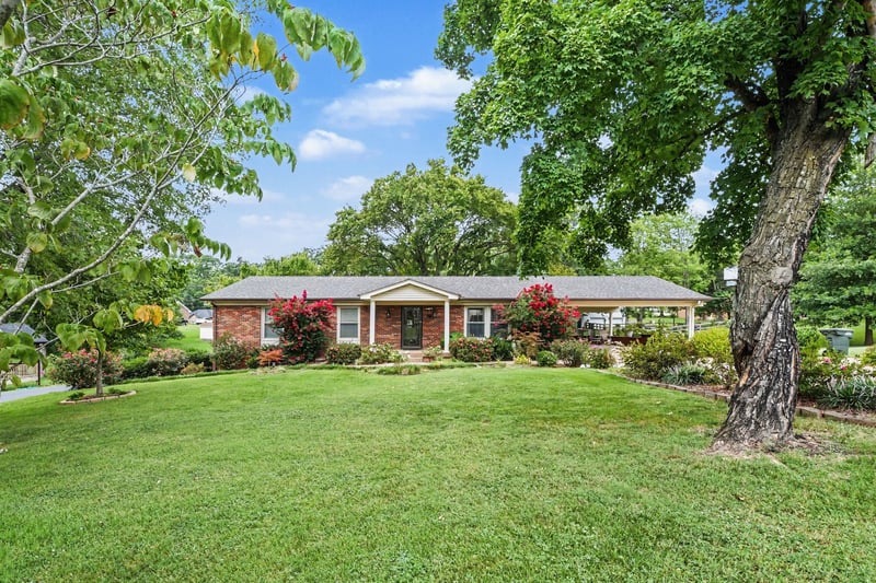 2310 Beechwood Dr, Springfield, TN 37172