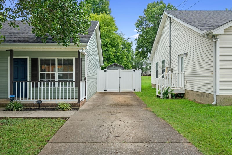 305 Cedar Park Cir, La Vergne, TN 37086