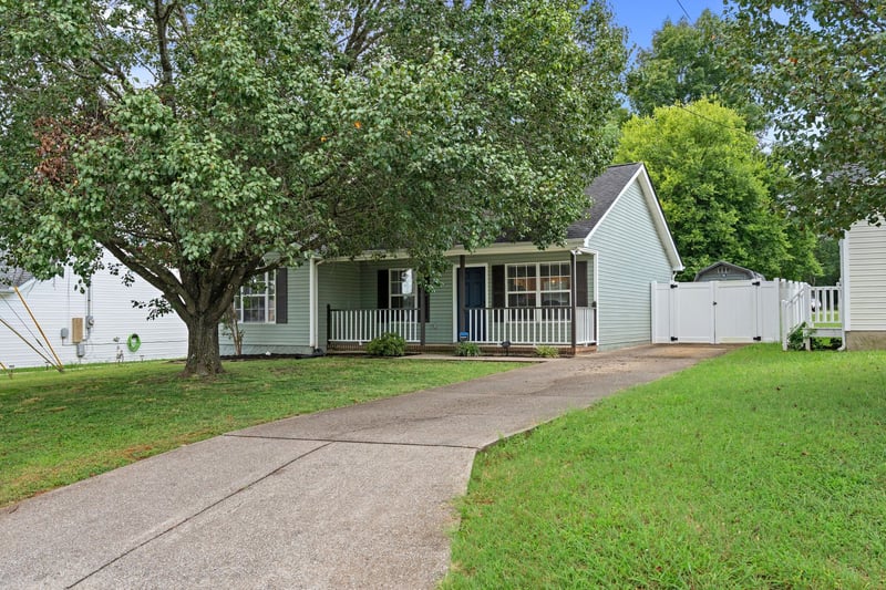 305 Cedar Park Cir, La Vergne, TN 37086