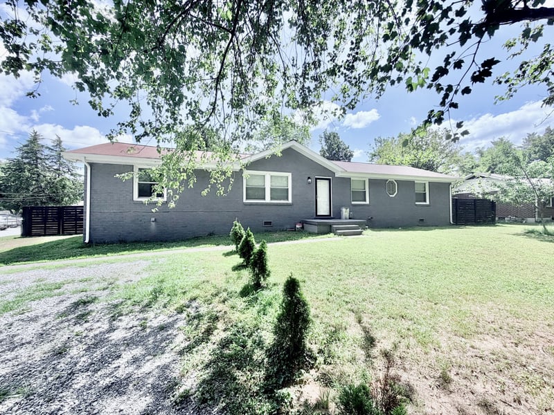 2057 Lake Rd, Greenbrier, TN 37073