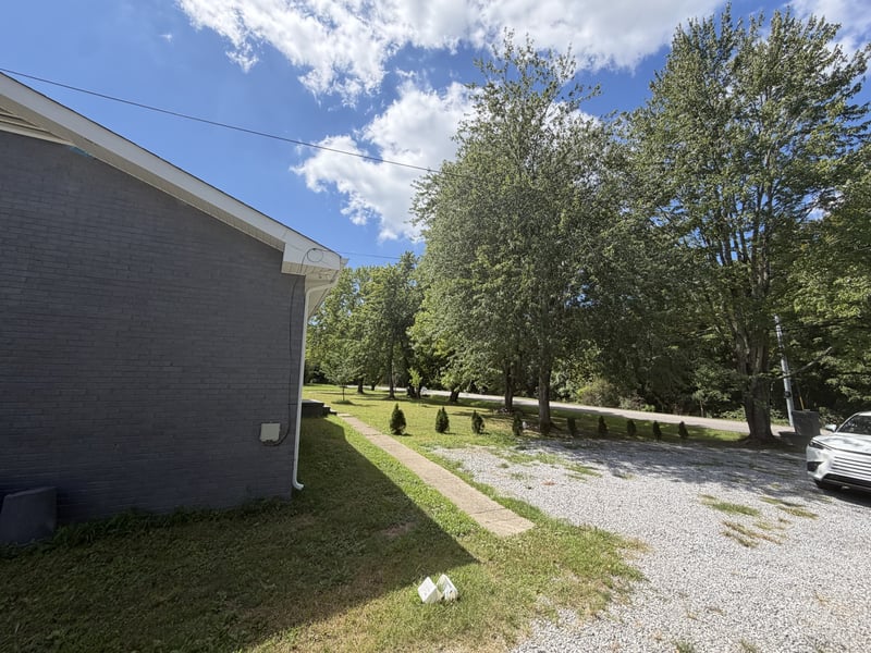 2057 Lake Rd, Greenbrier, TN 37073