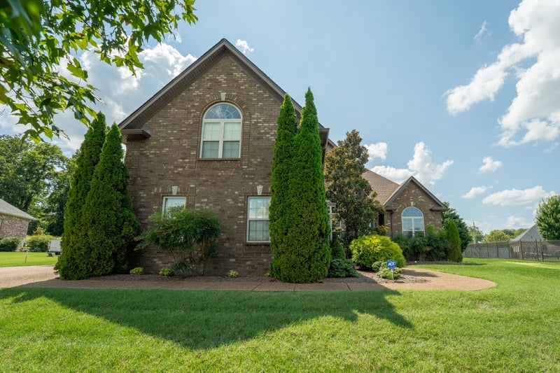 1076 Summerstar Cir, Gallatin, TN 37066