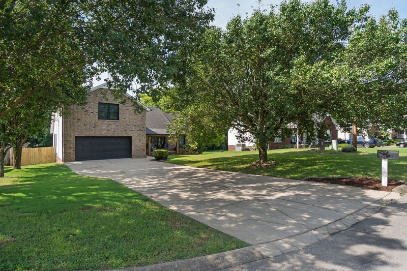 2745 Mollys Ct, Spring Hill, TN 37174