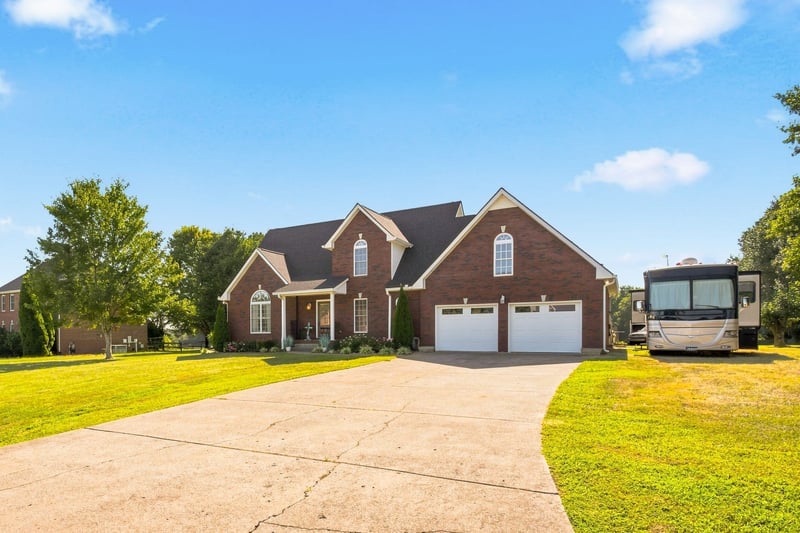 2053 Hickory Dr, Springfield, TN 37172