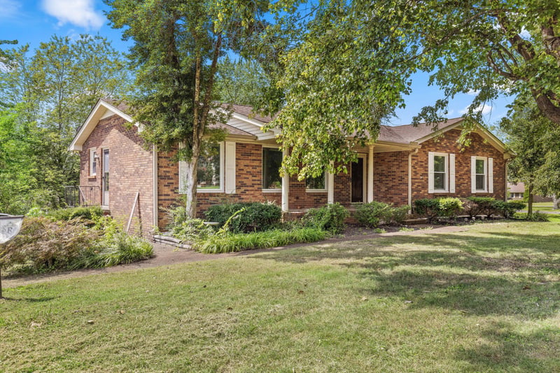 110 Sam Davis Dr, Springfield, TN 37172