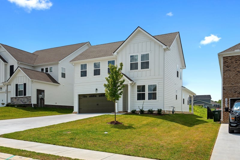 1084 Large Poppy Dr, La Vergne, TN 37086