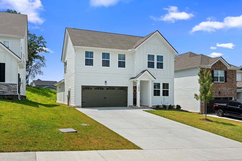 1084 Large Poppy Dr, La Vergne, TN 37086