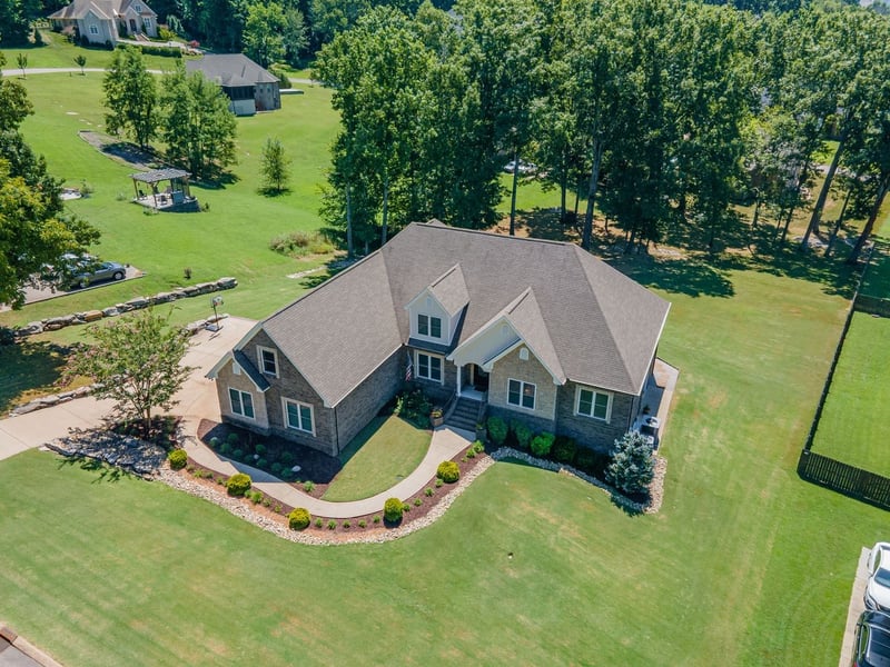 1725 Mayflower Dr, Columbia, TN 38401
