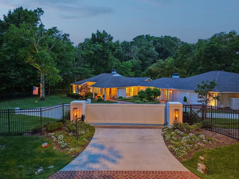 6010 Hickory Valley Rd, Nashville, TN 37205