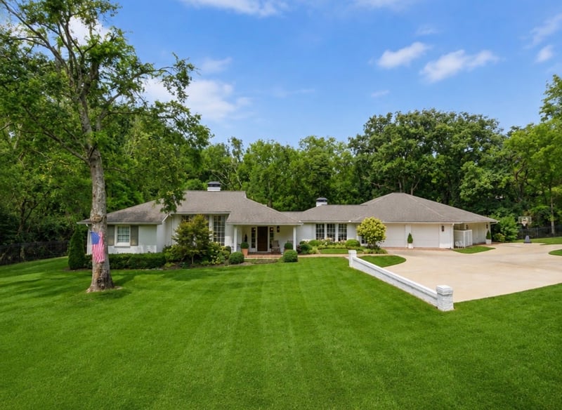 6010 Hickory Valley Rd, Nashville, TN 37205
