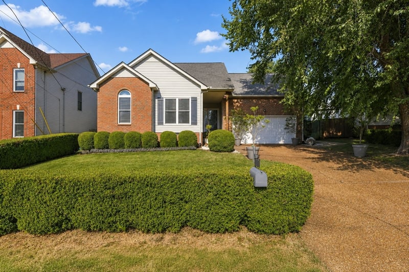 1304 Crestfield Dr, Nashville, TN 37211