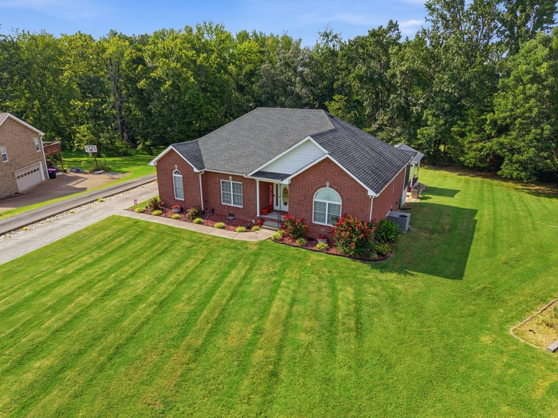 221 Allen Dr, Greenbrier, TN 37073
