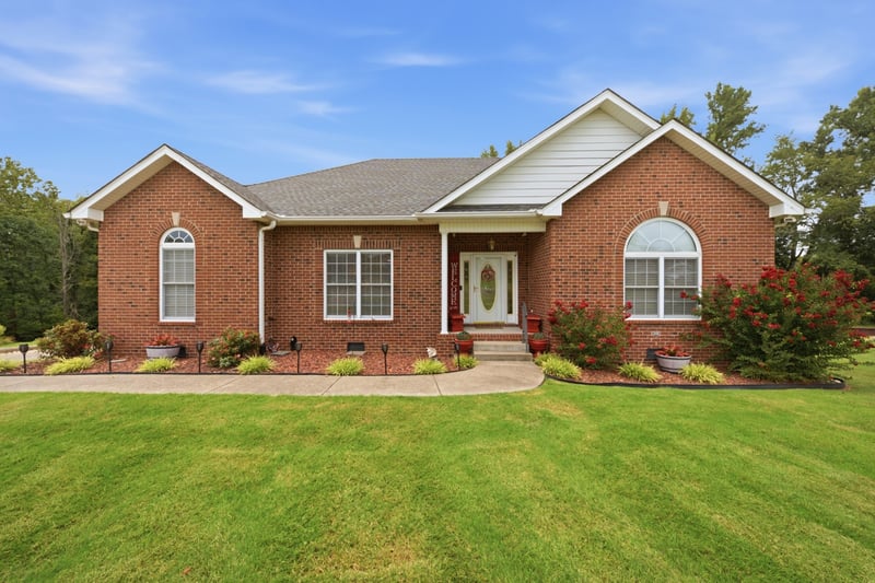 221 Allen Dr, Greenbrier, TN 37073