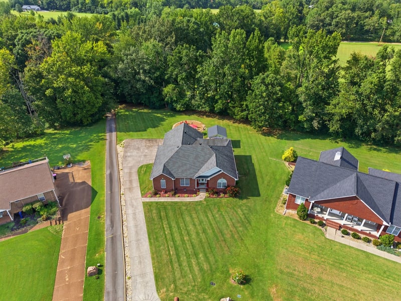 221 Allen Dr, Greenbrier, TN 37073