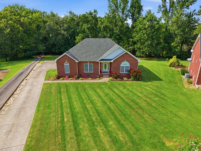 221 Allen Dr, Greenbrier, TN 37073