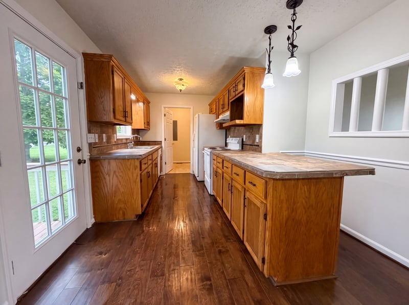 610 W Harper Rd, Portland, TN 37148
