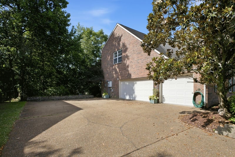 7001 Stone Run Dr, Nashville, TN 37211