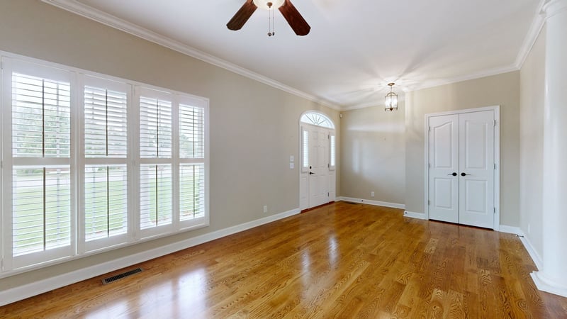 2010 Riverview Dr, Murfreesboro, TN 37129