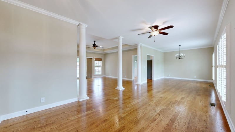 2010 Riverview Dr, Murfreesboro, TN 37129