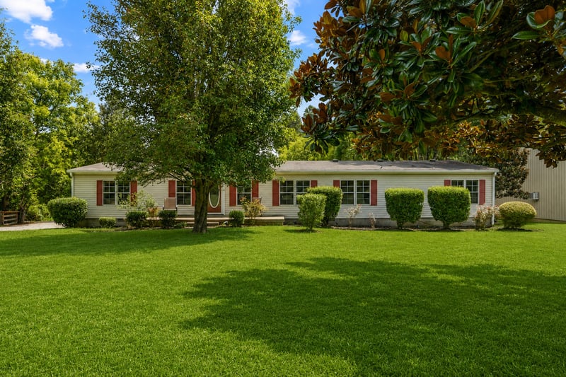 1356 Sam Johnson Rd, Columbia, TN 38401