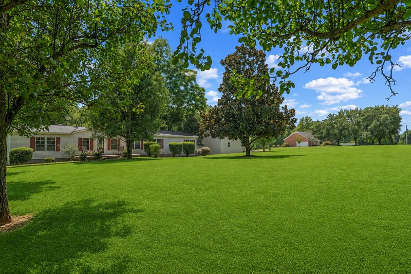 1356 Sam Johnson Rd, Columbia, TN 38401