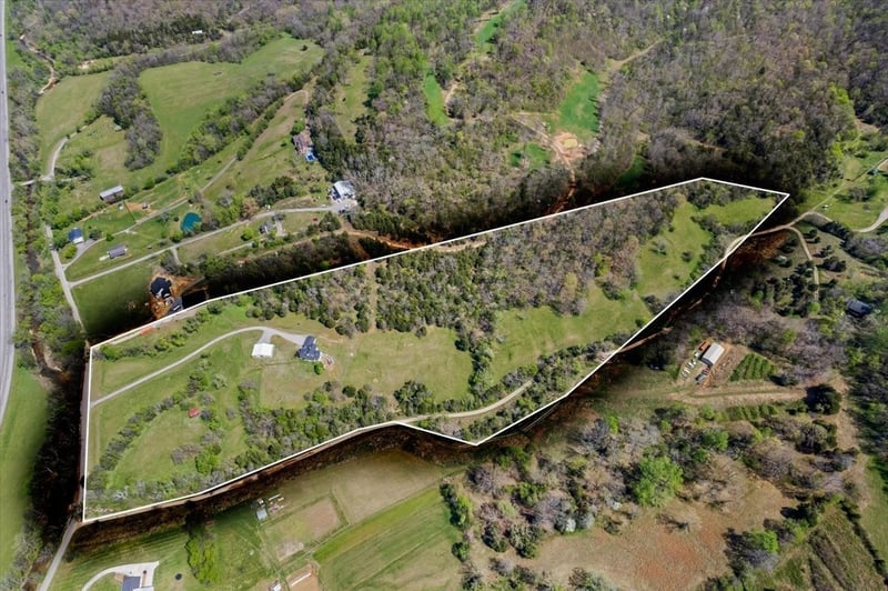 216 Old Wolf Hill Rd, Bethpage, TN 37022