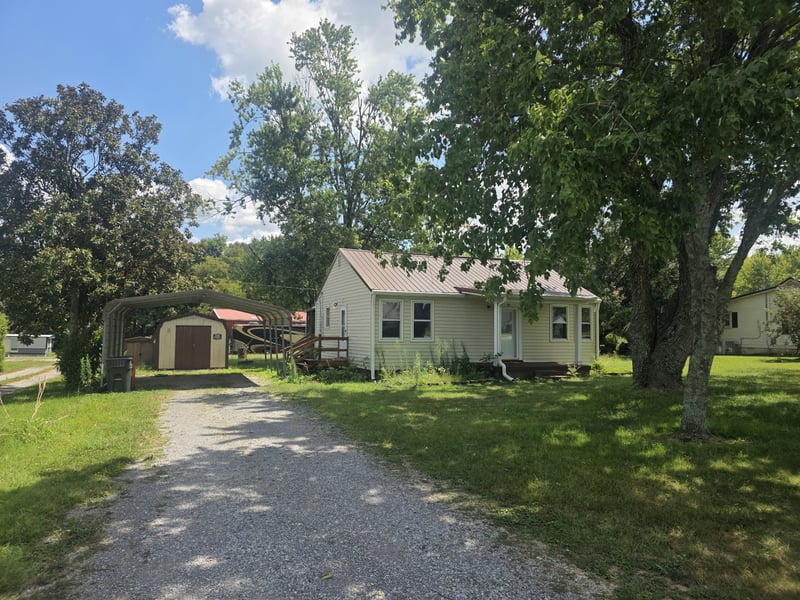 752 New Deal Potts Rd, Cottontown, TN 37048