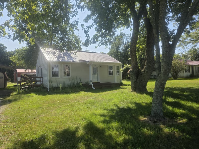 752 New Deal Potts Rd, Cottontown, TN 37048