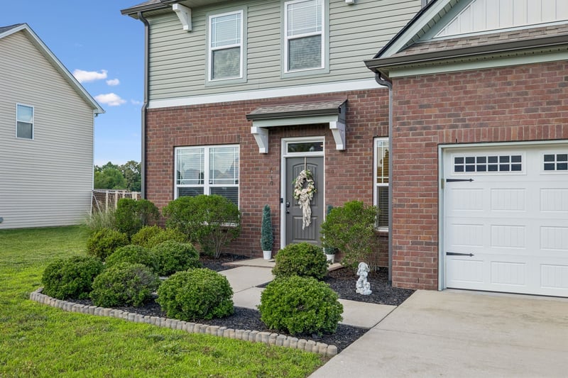 610 Whirlaway Dr, Burns, TN 37029