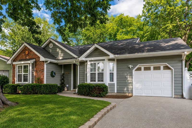 121 Agee Cir E, Hendersonville, TN 37075