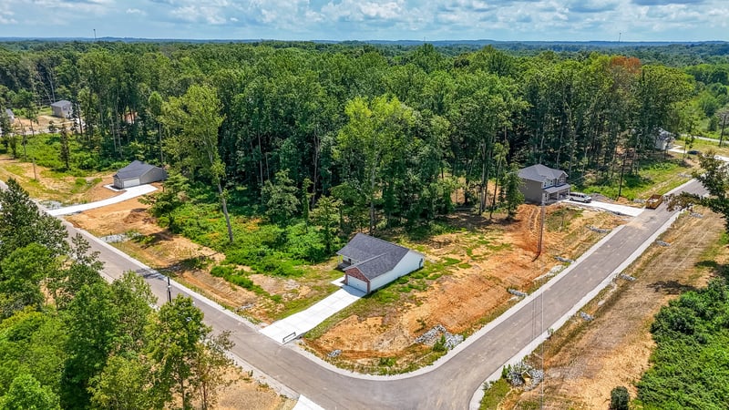207 Crepe Myrtle Dr, Dickson, TN 37055