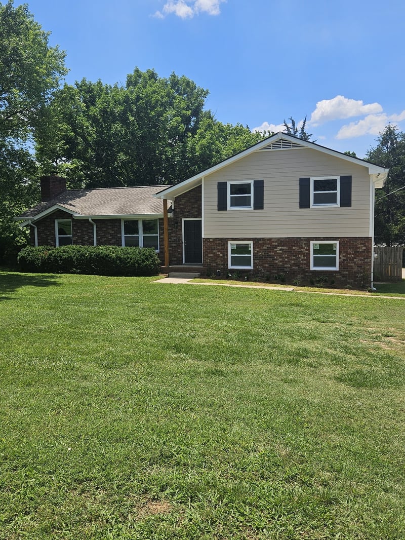 258 Indian Lake Rd, Hendersonville, TN 37075