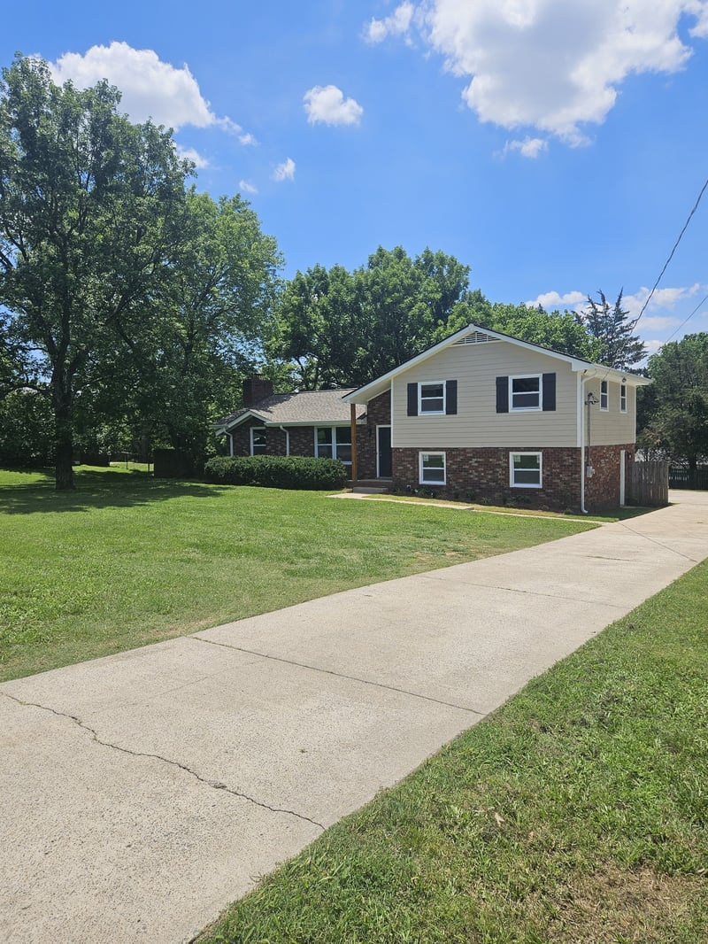 258 Indian Lake Rd, Hendersonville, TN 37075