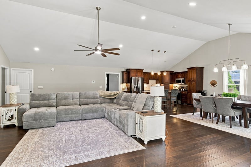 1412 Suzanne Dr, Murfreesboro, TN 37128