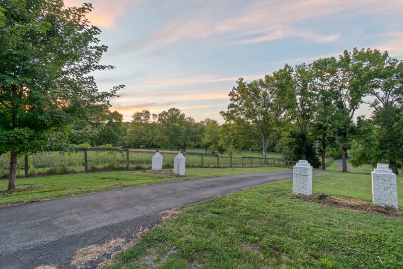 3689 Trousdale Ln, Columbia, TN 38401