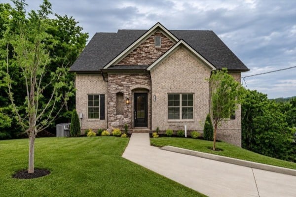 701 Harpeth Knoll Ct, Nashville, TN 37221
