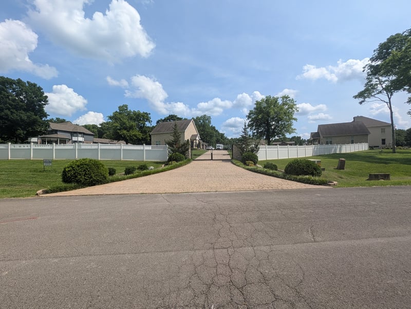 1045 Claremont Dr, Columbia, TN 38401