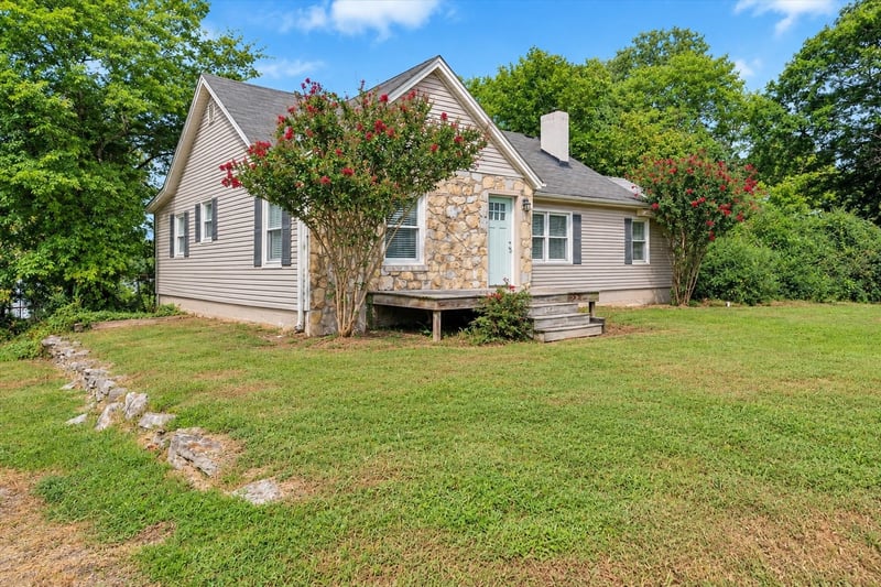 108 Greenwood Acres Dr, Columbia, TN 38401
