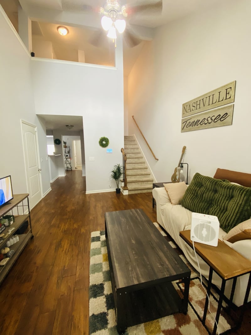 909 Granville Dr, Murfreesboro, TN 37128