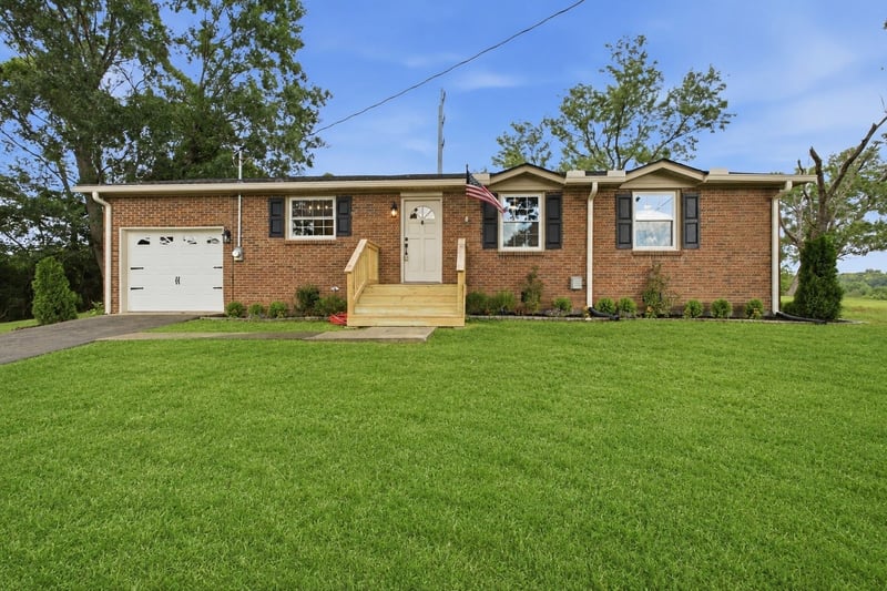 230 S Valley Rd, Hendersonville, TN 37075