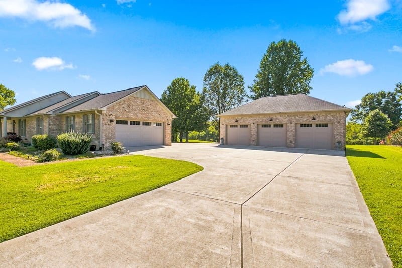 835 Nathan Dr, Columbia, TN 38401