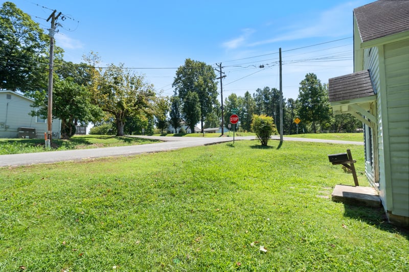 206 Freeman Ave, Dickson, TN 37055
